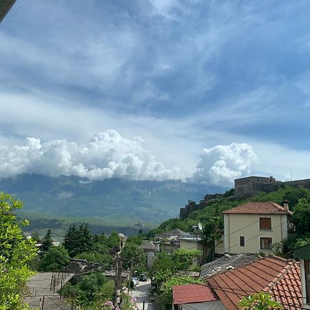 Manga Guesthouse Gjirokastër Dış mekan fotoğraf