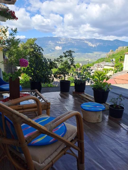 Manga Guesthouse Gjirokastër Dış mekan fotoğraf