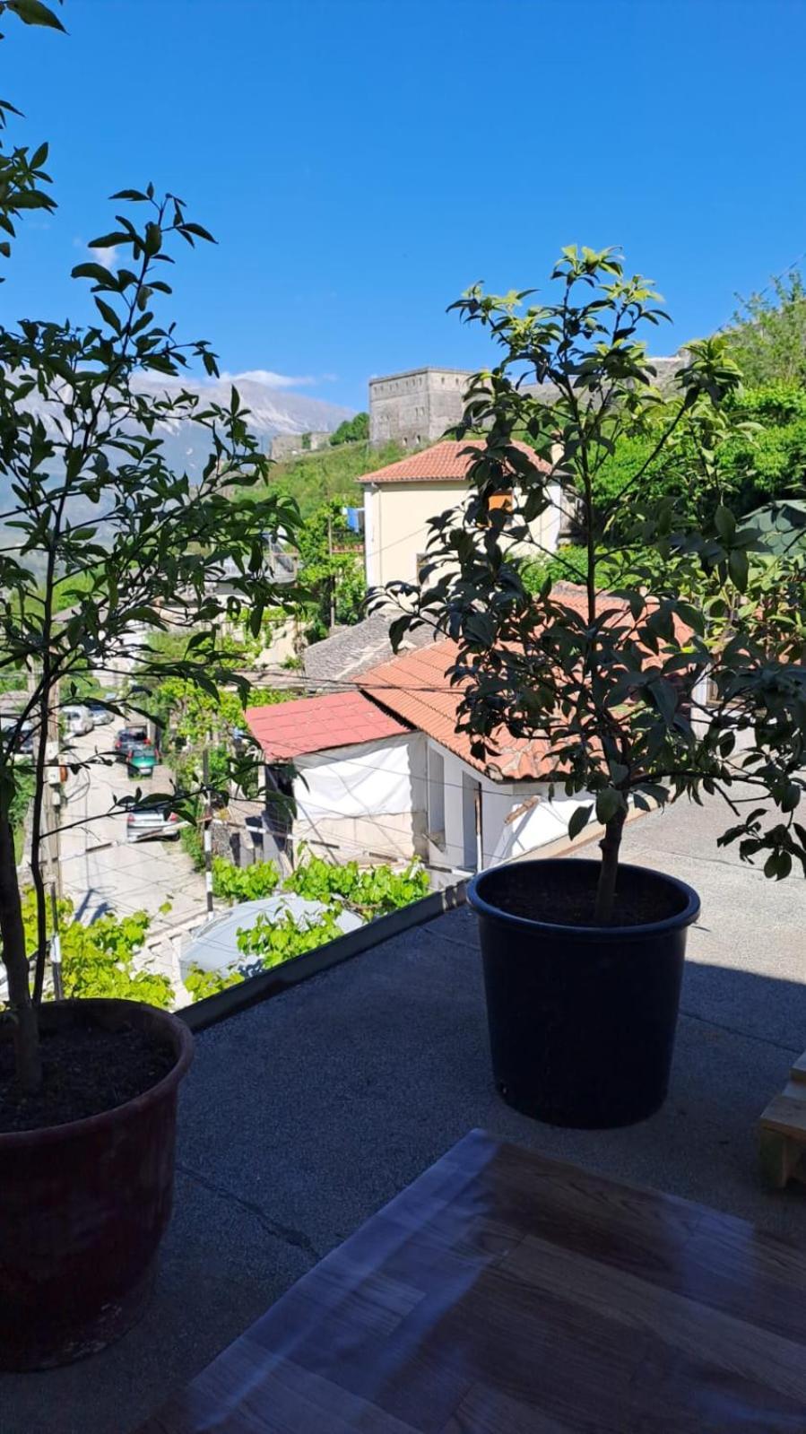 Manga Guesthouse Gjirokastër Dış mekan fotoğraf