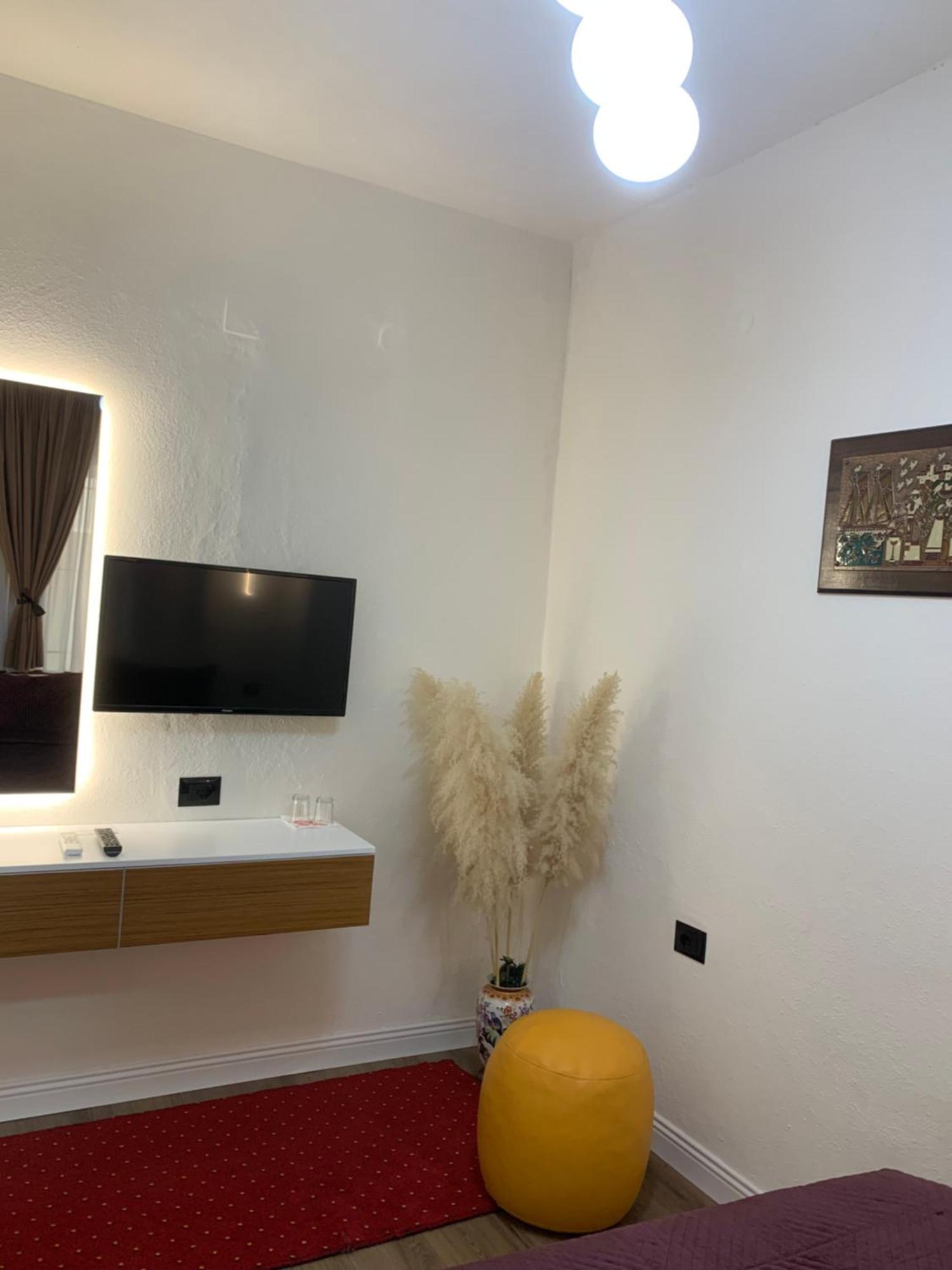 Manga Guesthouse Gjirokastër Dış mekan fotoğraf