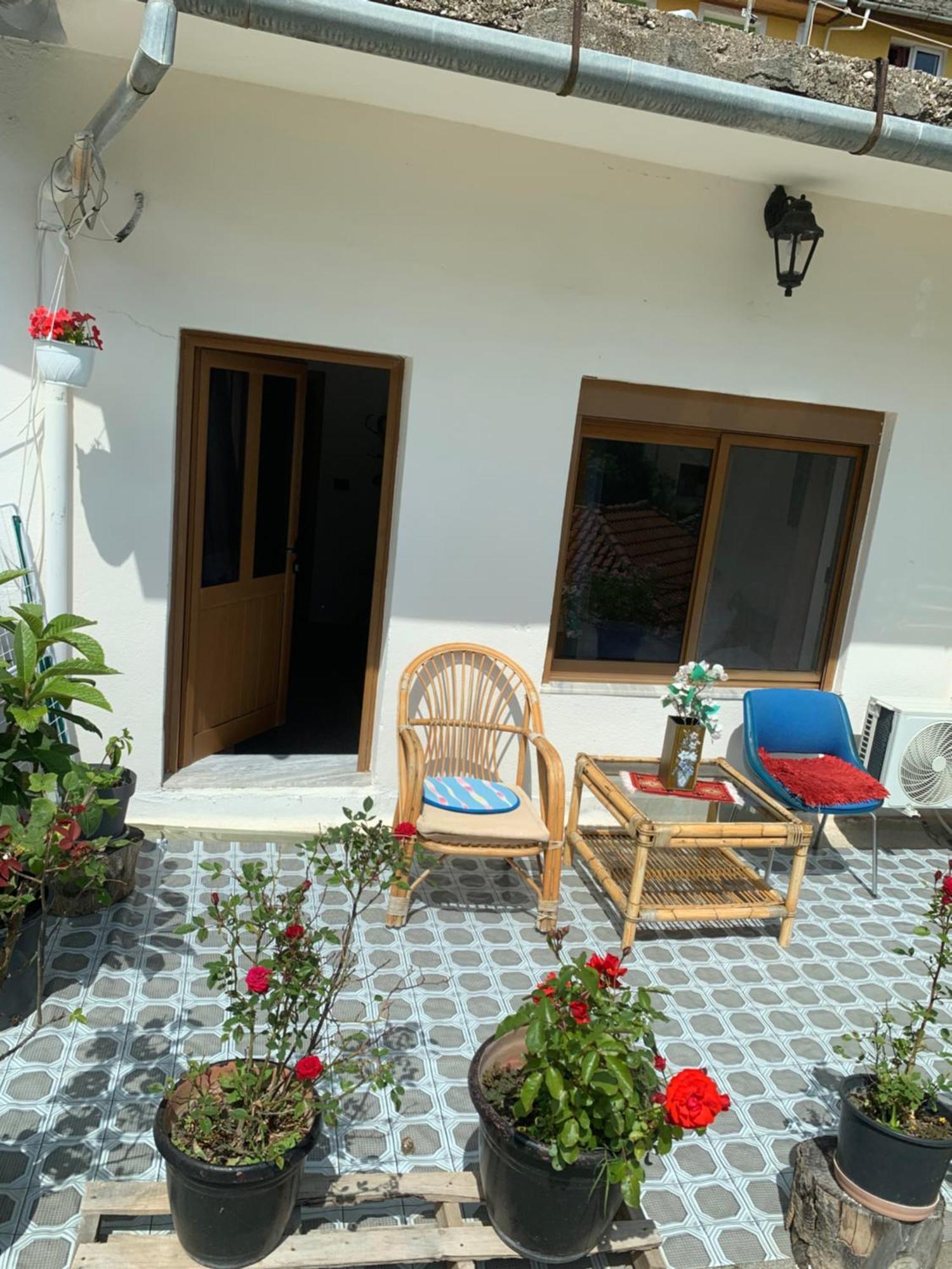 Manga Guesthouse Gjirokastër Dış mekan fotoğraf